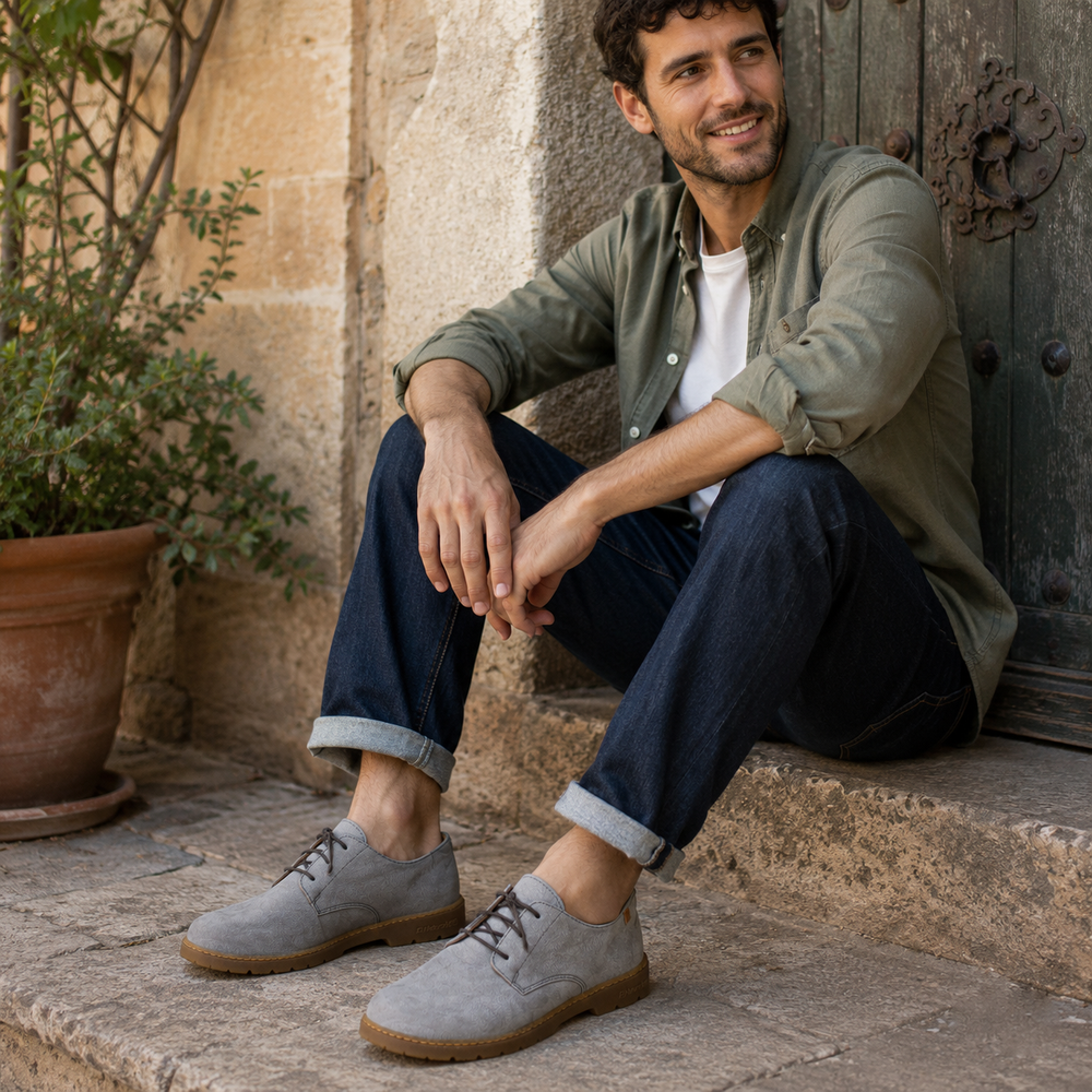 El Naturalista Herren Halbschuhe in Grau im natürlichen Lifestyle-Ambiente – shoedeal.de